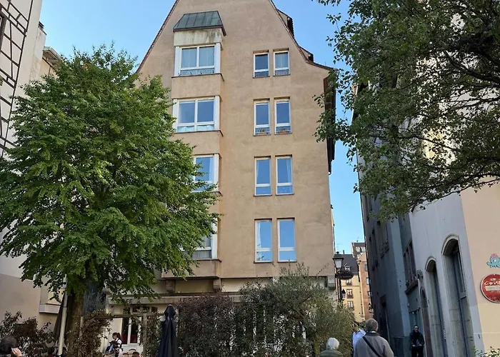 Cathedrale Hyper Center *